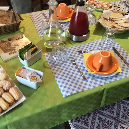 Oda ve Kahvaltı Luce Viola